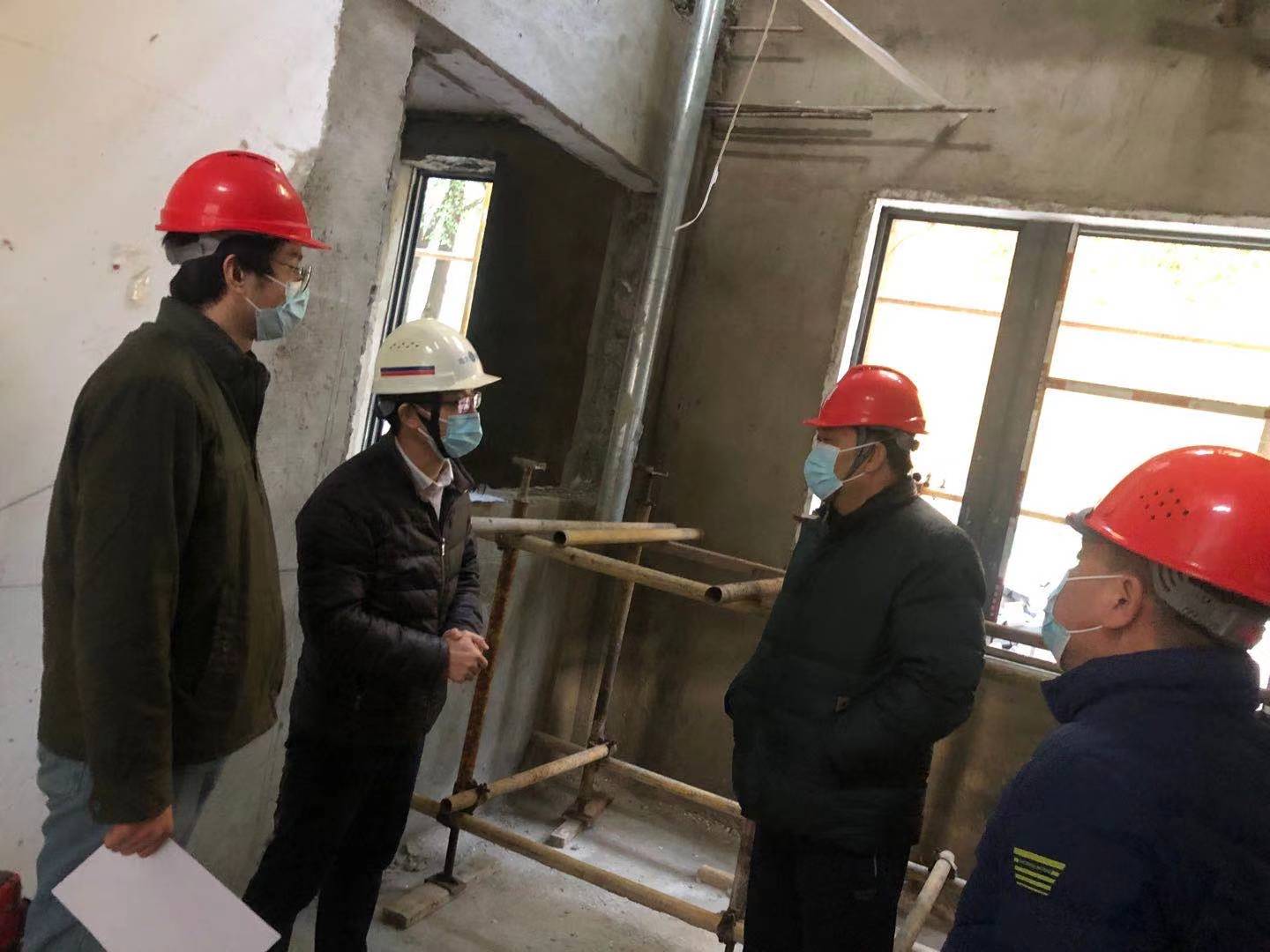 说明: D:\2020年项目\学生宿舍维修改造（一期）\照片\技术指导1.jpg